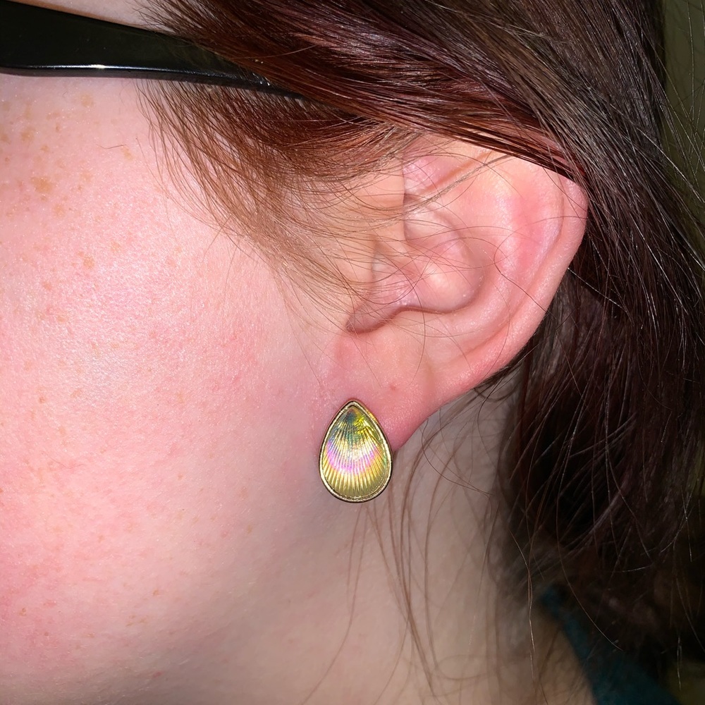 di stud earrings
